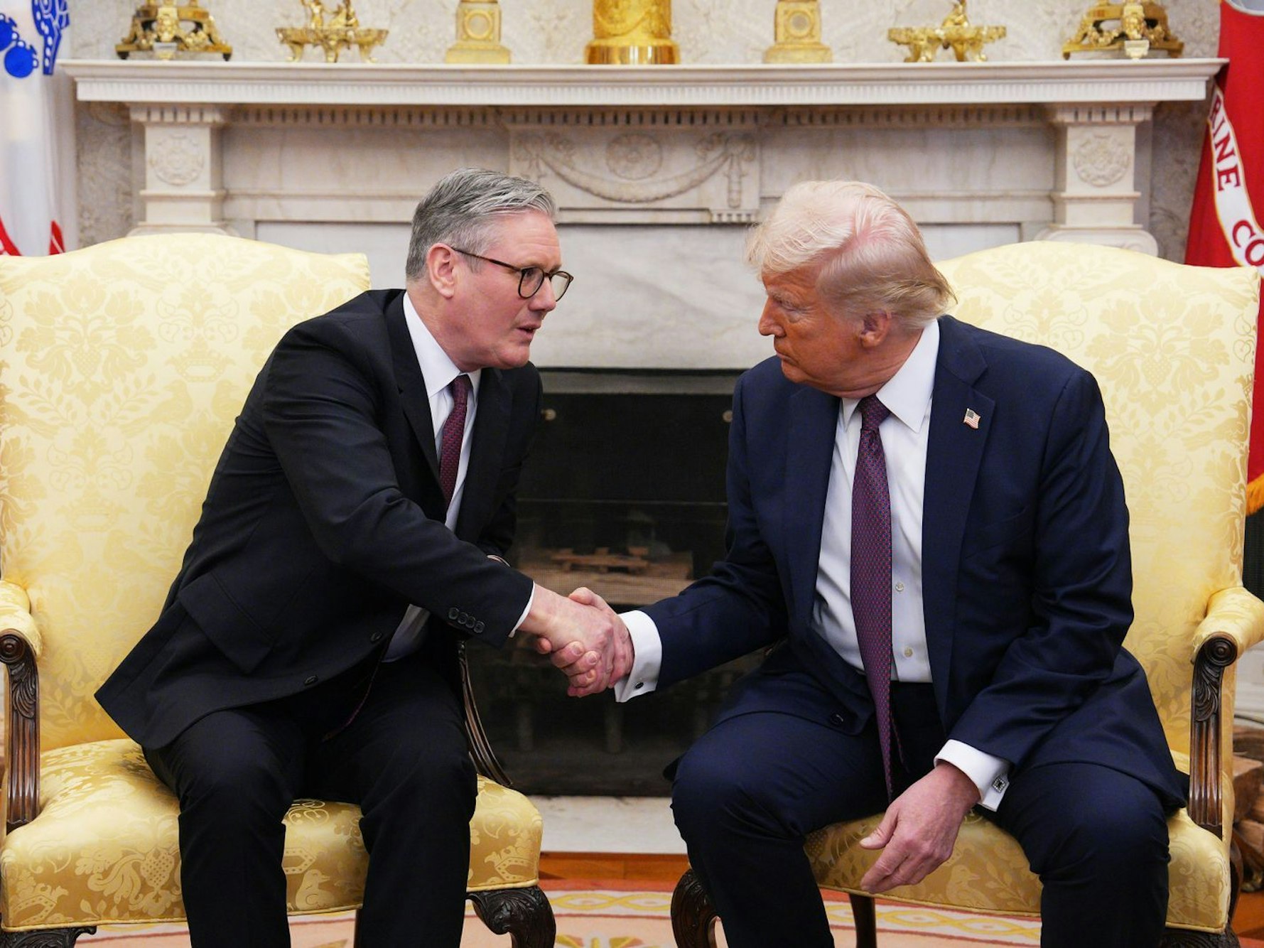 Die Einladung zu dem Staatsbesuch war Trump bereits im vergangenen Februar vom britischen Premierminister Keir Starmer überreicht worden. (Bild: 2025 Getty Images/Carl Court)