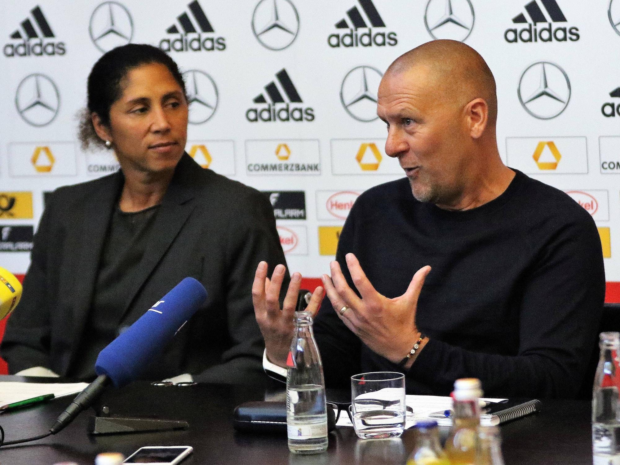 Steffi Jones als Nationaltrainerin.