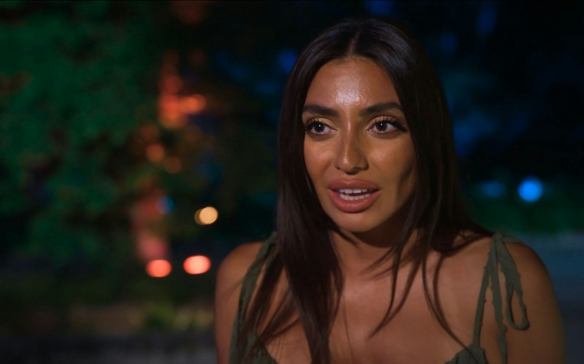 Nach ihrem Rauswurf schießt Aylin gegen den Bachelor. (Bild: RTL)