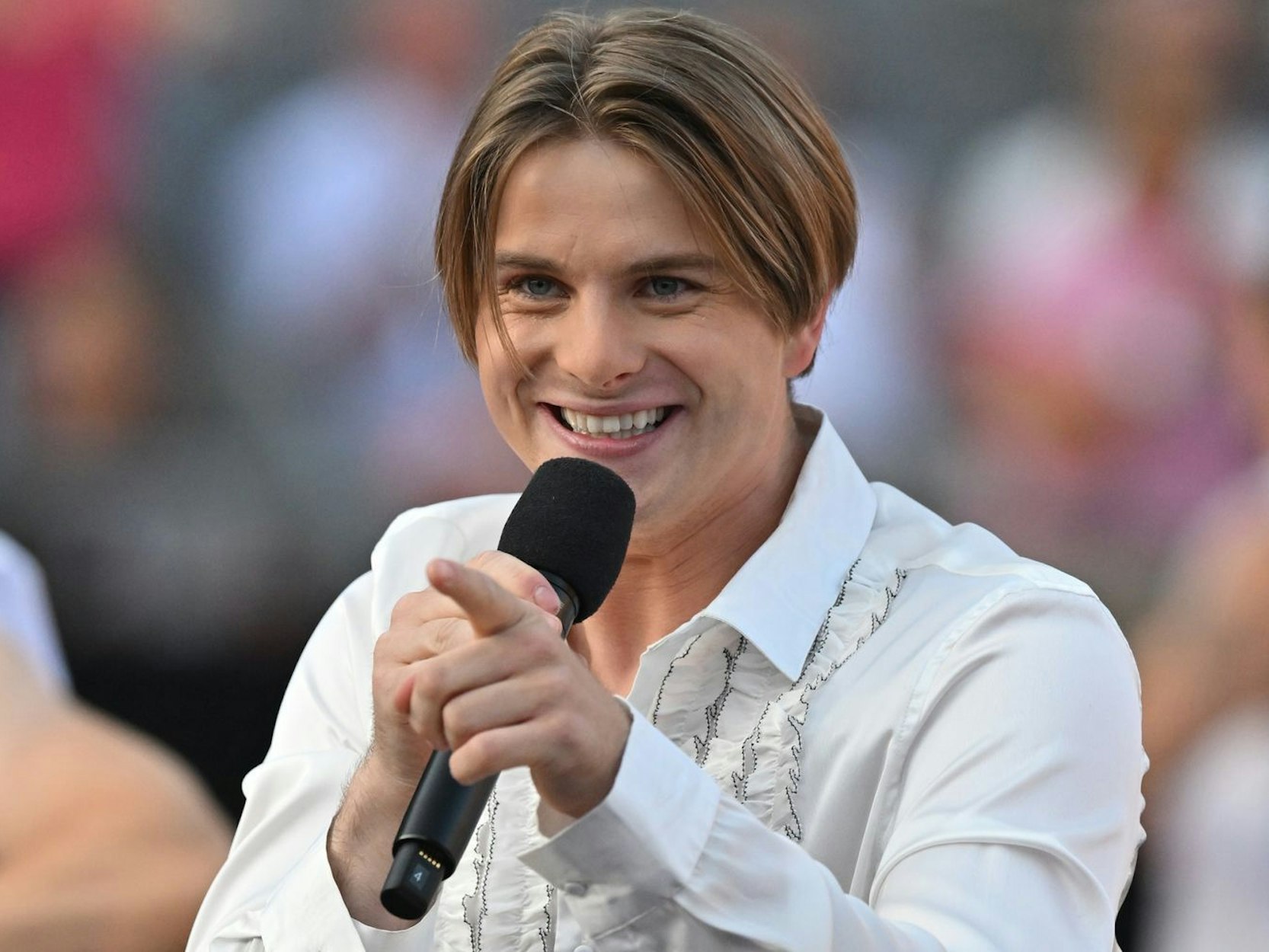 Vincent Gross wirft dem SWR vor, ihm einen Song für „Immer wieder sonntags“ verboten zu haben. (Bild: 2025 Getty Images/Kerstin Joensson)