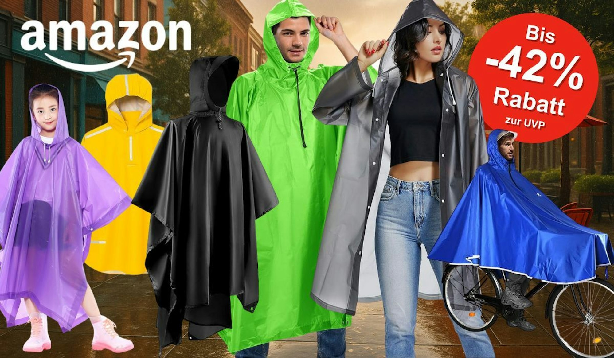 Regencapes und Regenponchos in verschiedenen Farben von verschiedenen Herstellern im Amazon Sale. Im Hintergrund eine Innenstadt mit verregnetem Himmel und langsam durchscheinender Sonne.