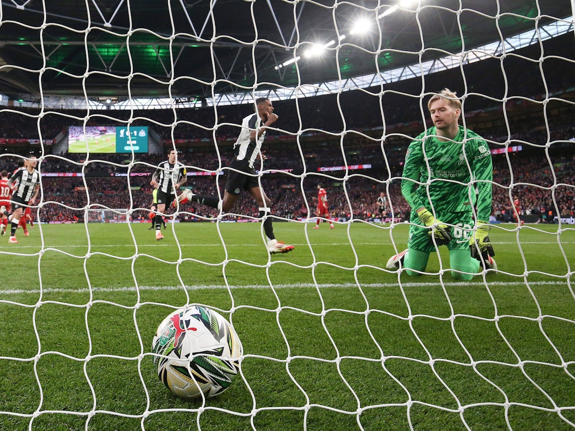 Alexander Isak bejubelt seinen Treffer gegen den FC Liverpool.