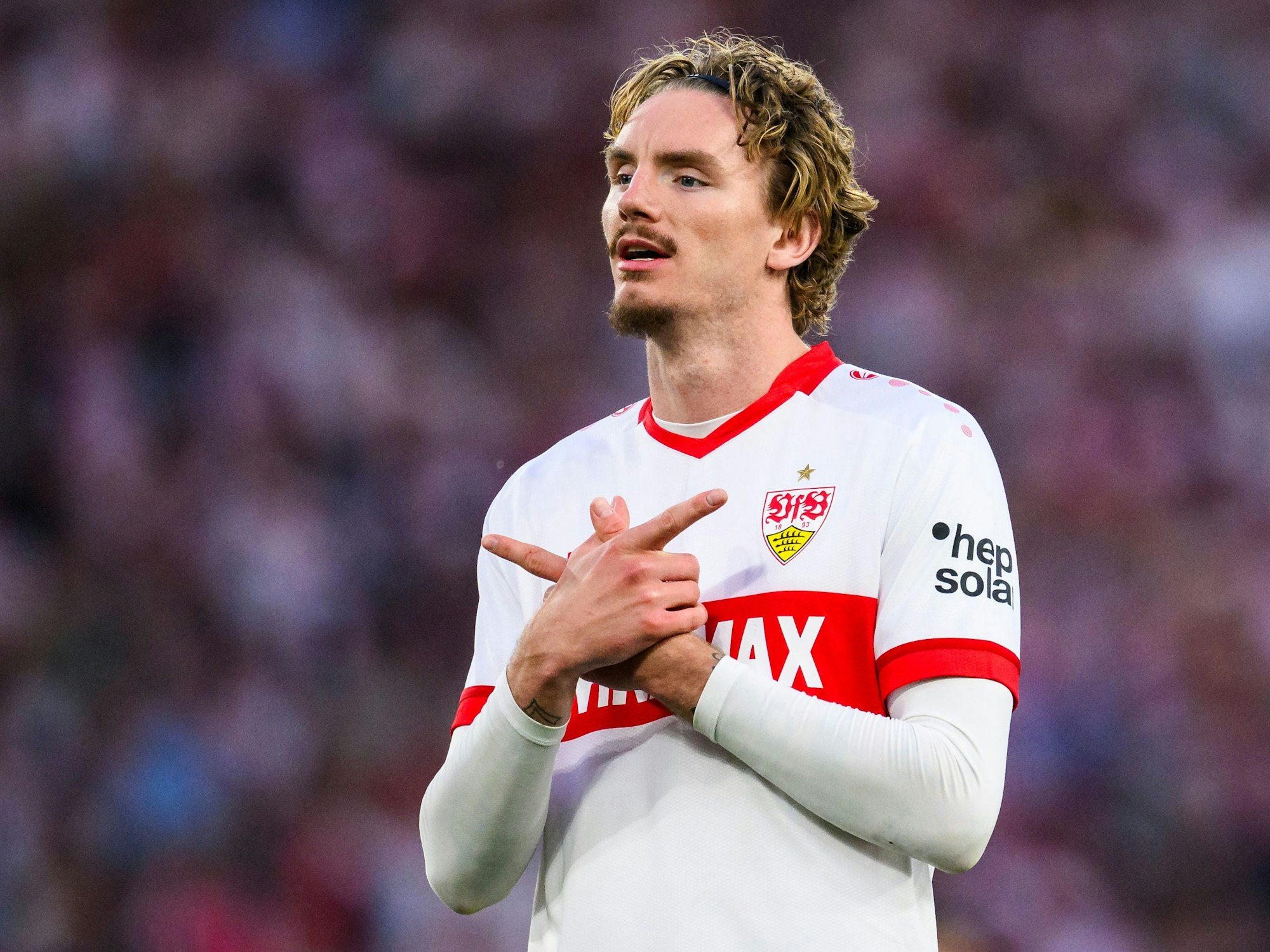 Stuttgarts Nick Woltemade jubelt nach seinem Tor zum 2:0.