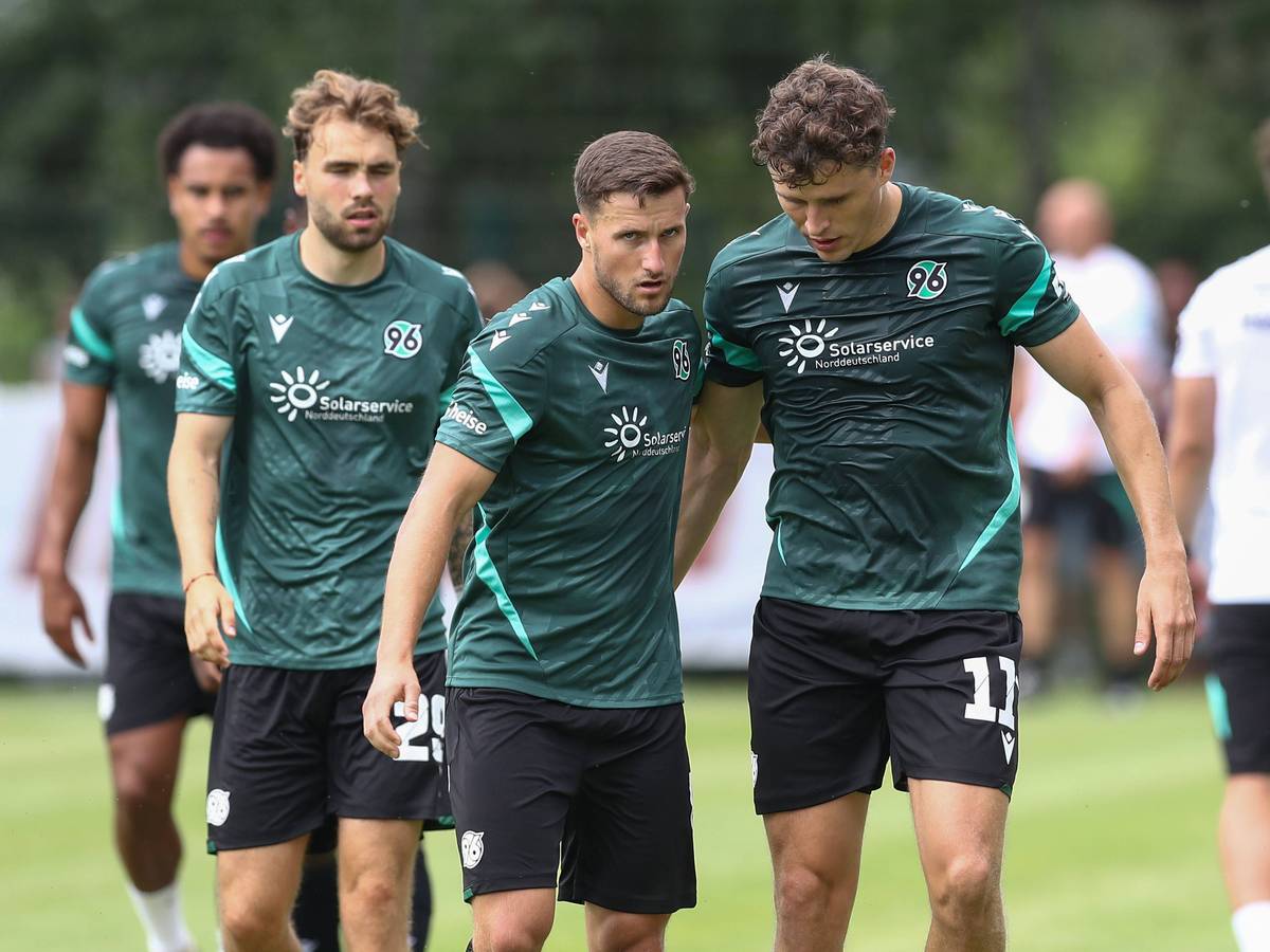 Benedikt Pichler und Enzo Leopold im Training von Hannover 96.