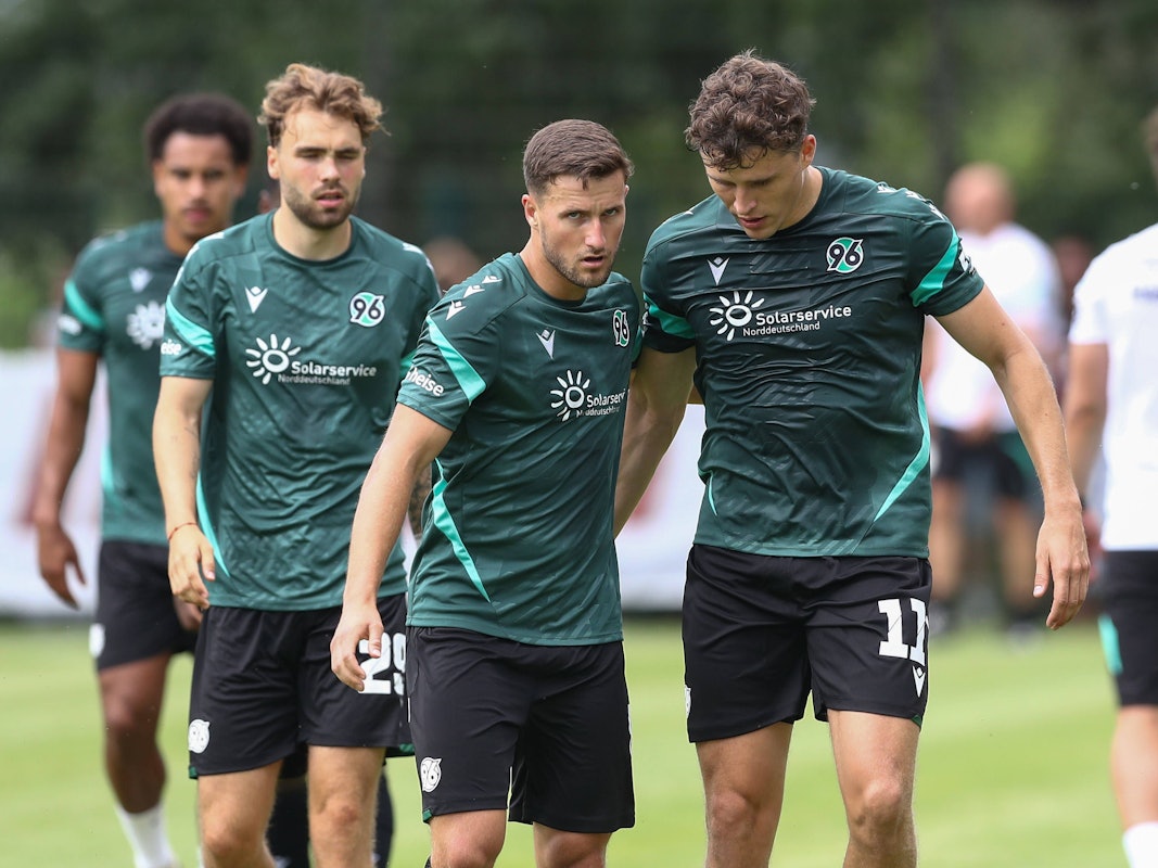 Benedikt Pichler und Enzo Leopold im Training von Hannover 96.