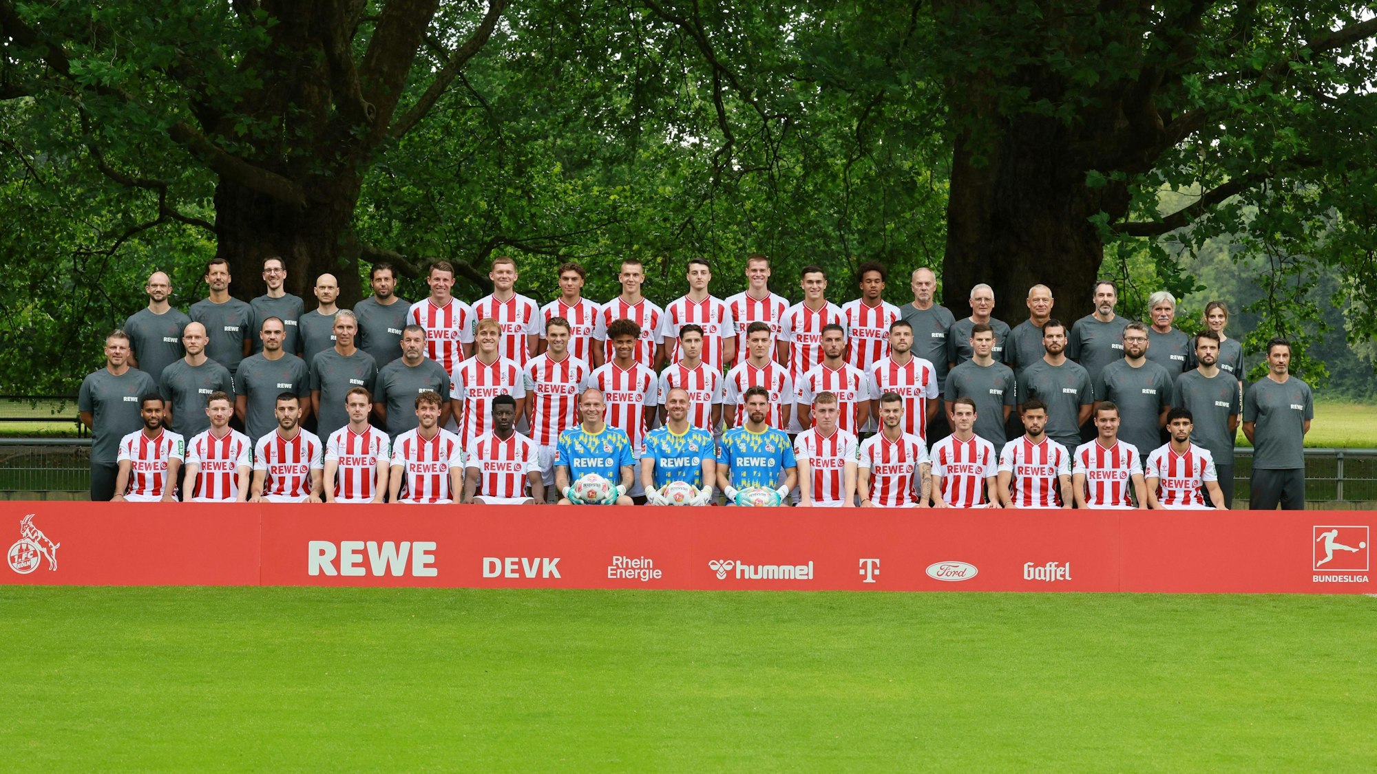 Am 16. Juli 2025 schoss der 1. FC Köln ein Mannschaftsfoto, auf dem allerdings noch Spieler fehlten.