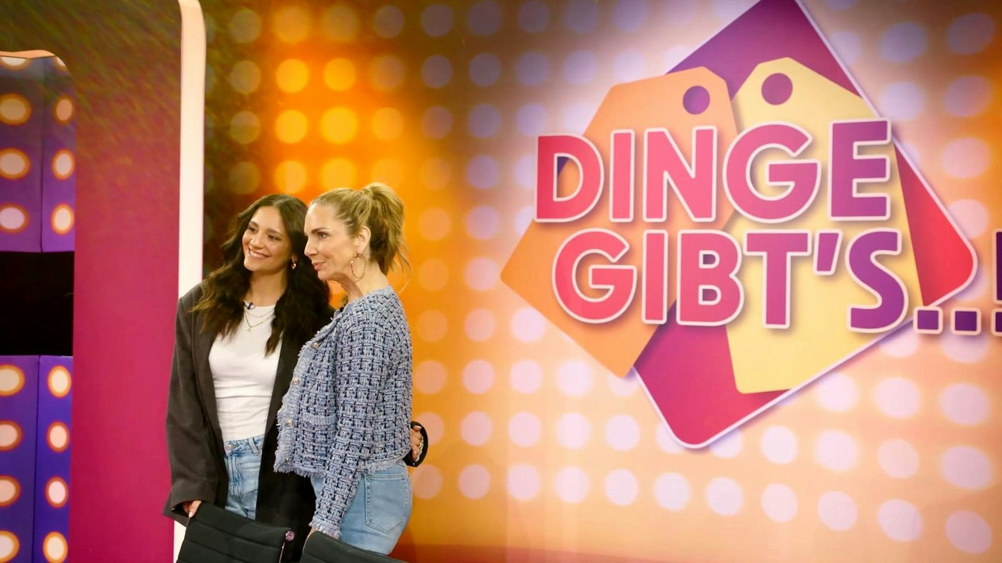 Danni und Jada nehmen an der Spielshow „Dinge gibt's...“ teil (Bild: RTL2)