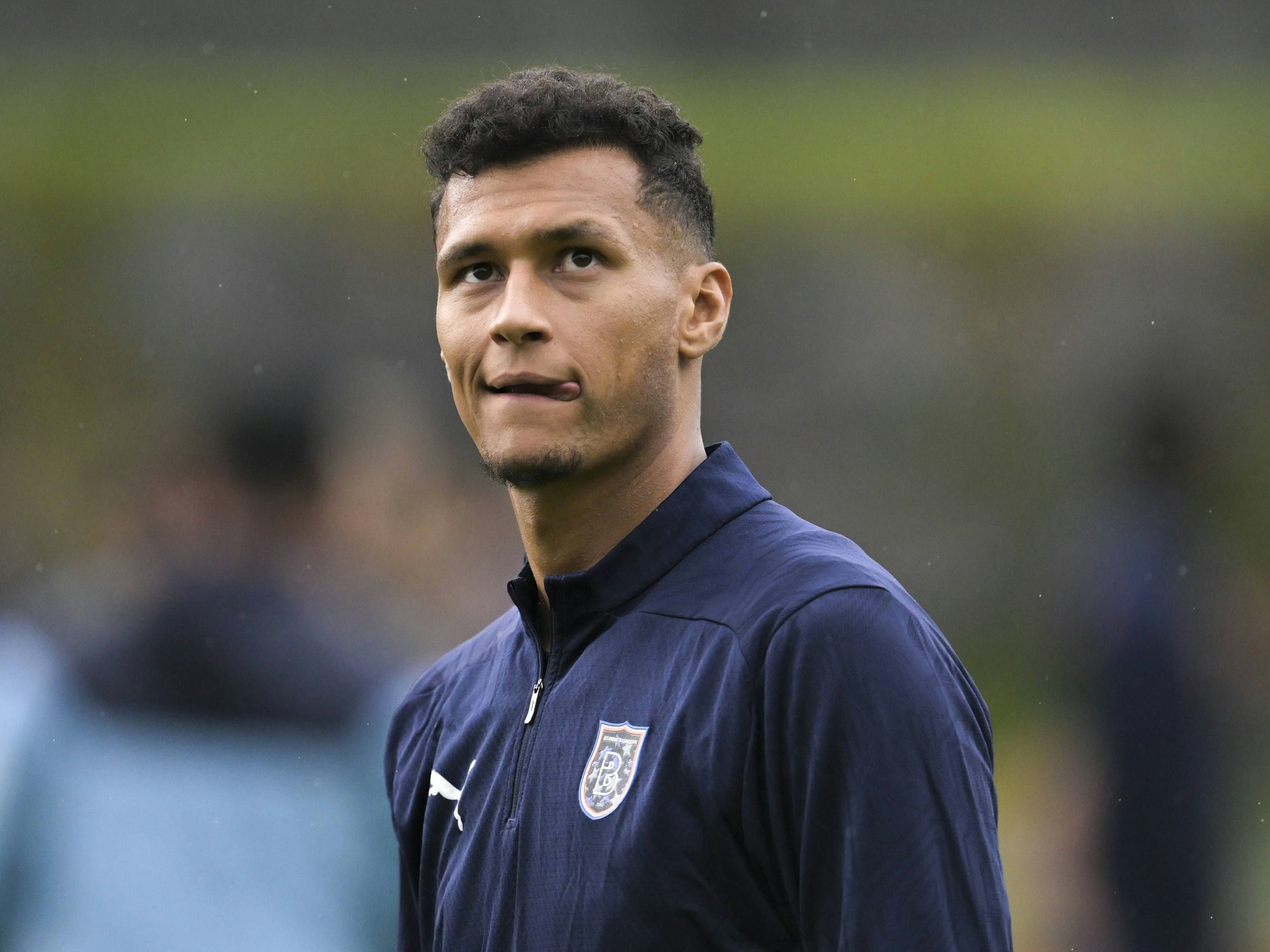 Davie Selke in der Kleidung seines neuen Klubs Basaksehir.