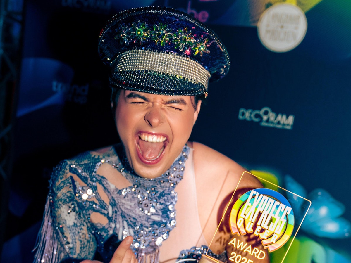 Joely White jubelt während der Party QUEER PARADISE über seinen EXPRESS QUEER AWARD 2025