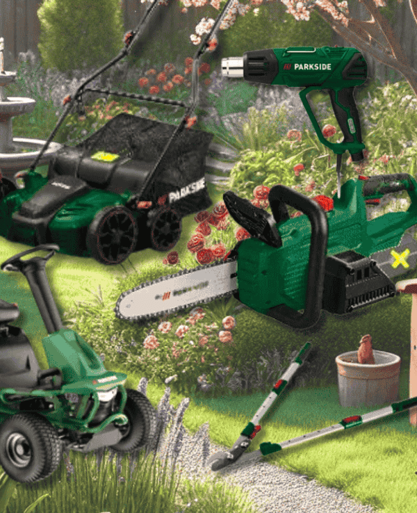 Eine idyllische Gartenszene mit verschiedenen Parkside Gartengeräten von Lidl – darunter Rasenmäher, Kettensäge, Teleskop-Schneider und Schlauchaufroller.