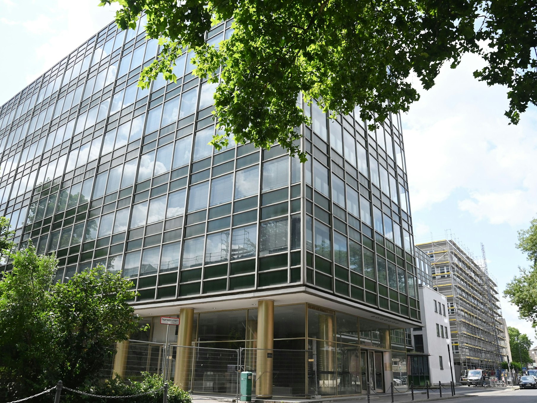 Die ehemalige Kaufhof-Zentrale auf dem Areal an der Leonhard-Tietz-Straße.