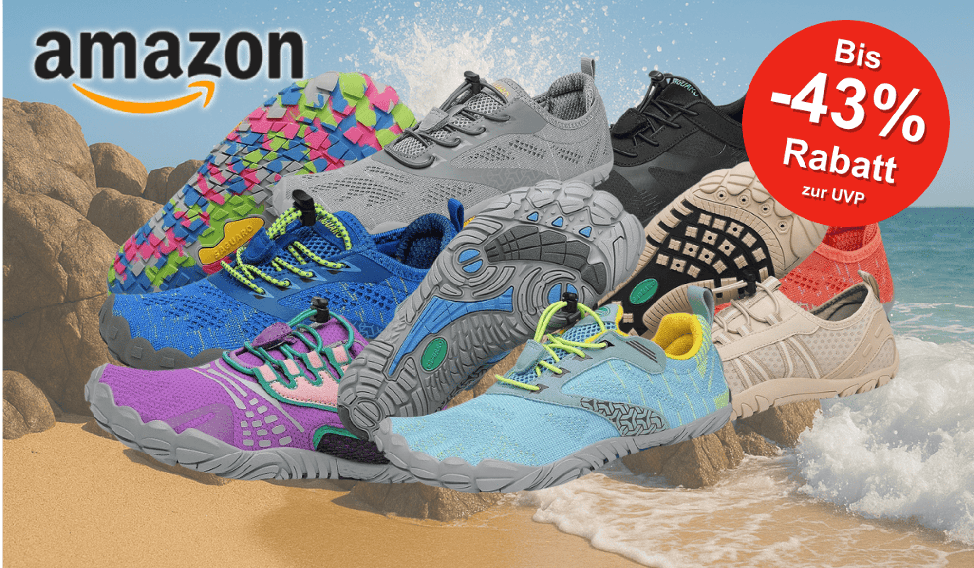 Darstellung verschiedener SAGUARO Barfußschuhe vor einem Hintergrund mit spritzendem Wasser, Sand und Felsen.