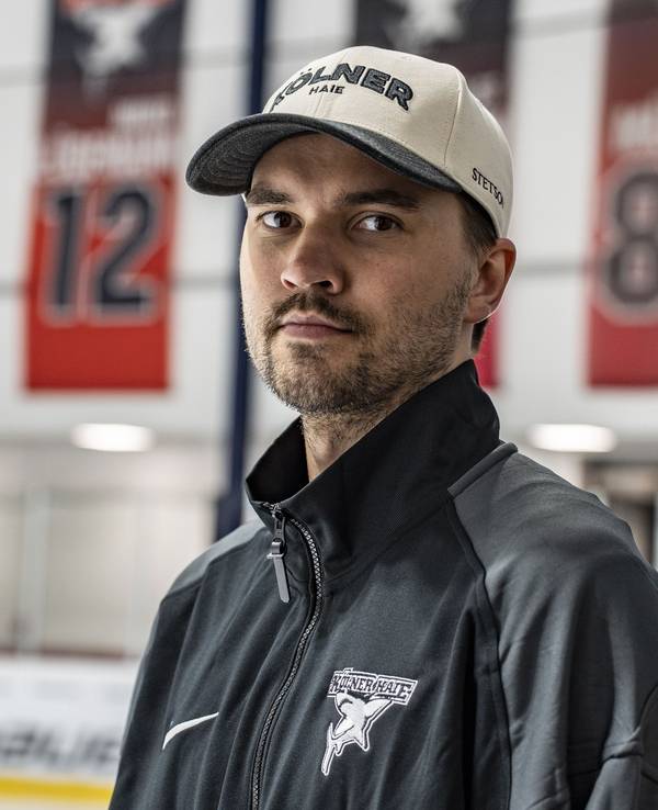 Neuzugang Oliwer Kaski bei seiner Vorstellung als neuer Spieler der Kölner Haie.