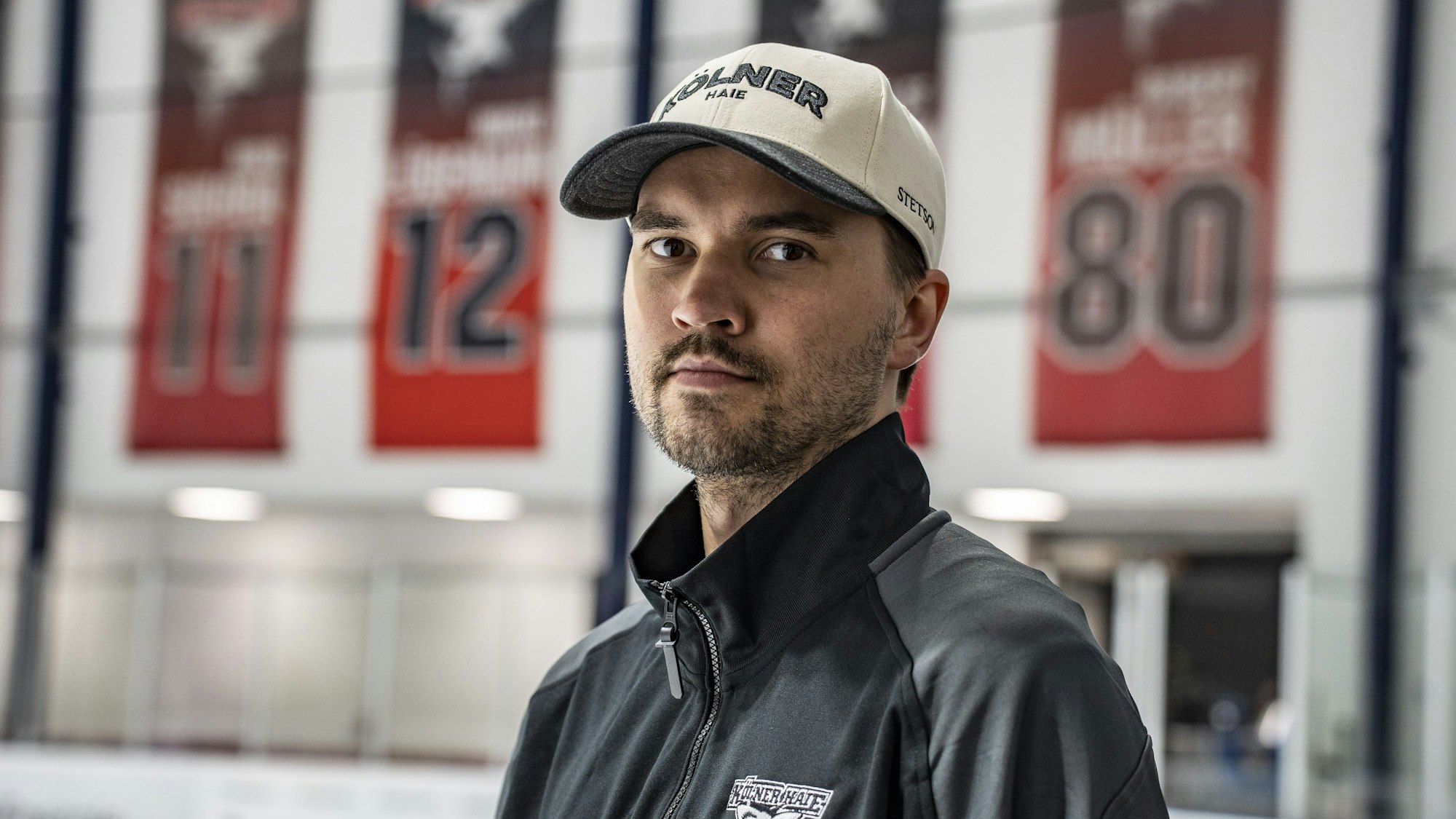 Neuzugang Oliwer Kaski bei seiner Vorstellung als neuer Spieler der Kölner Haie.