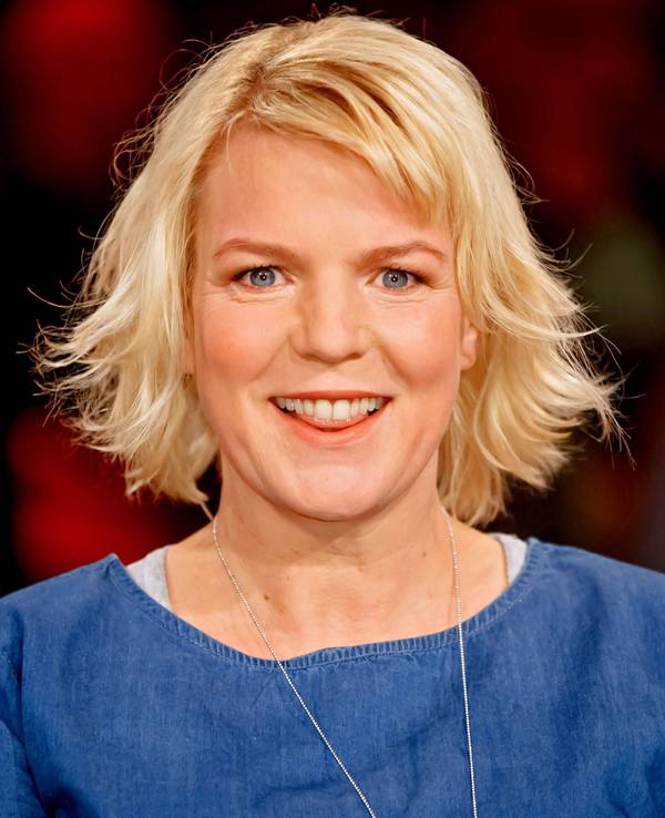 So kennen ihre Fans Comedienne Mirja Boes – hier anlässlich der Aufzeichnung des MDR - Talkshow „Riverboat“.