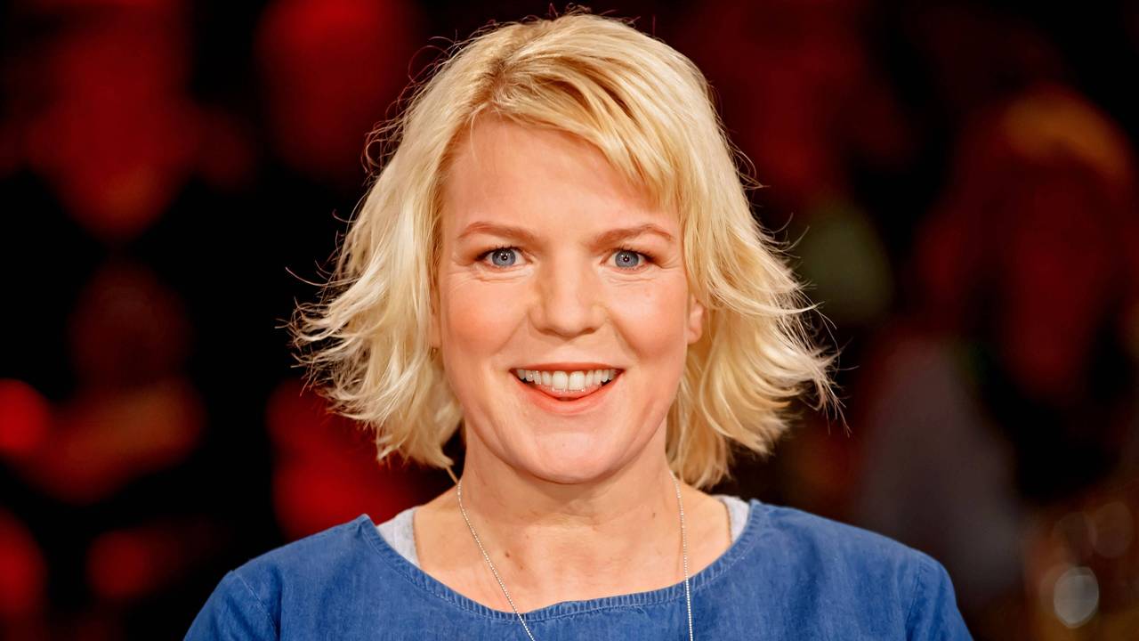 So kennen ihre Fans Comedienne Mirja Boes – hier anlässlich der Aufzeichnung des MDR - Talkshow „Riverboat“.