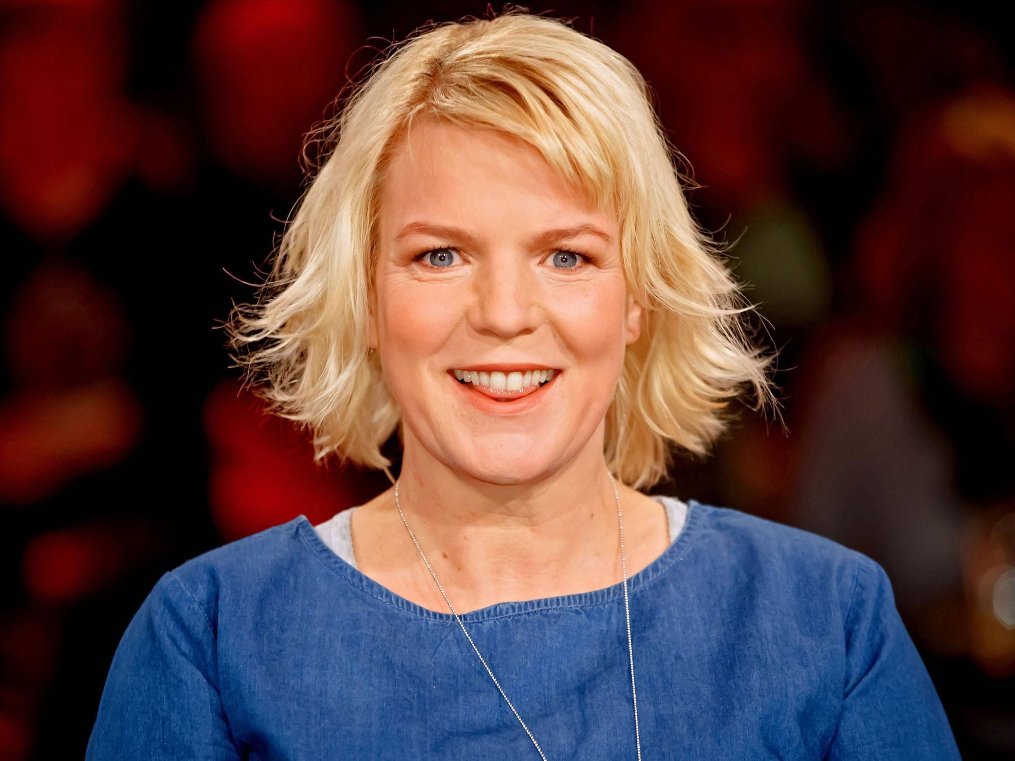 So kennen ihre Fans Comedienne Mirja Boes – hier anlässlich der Aufzeichnung des MDR - Talkshow „Riverboat“.