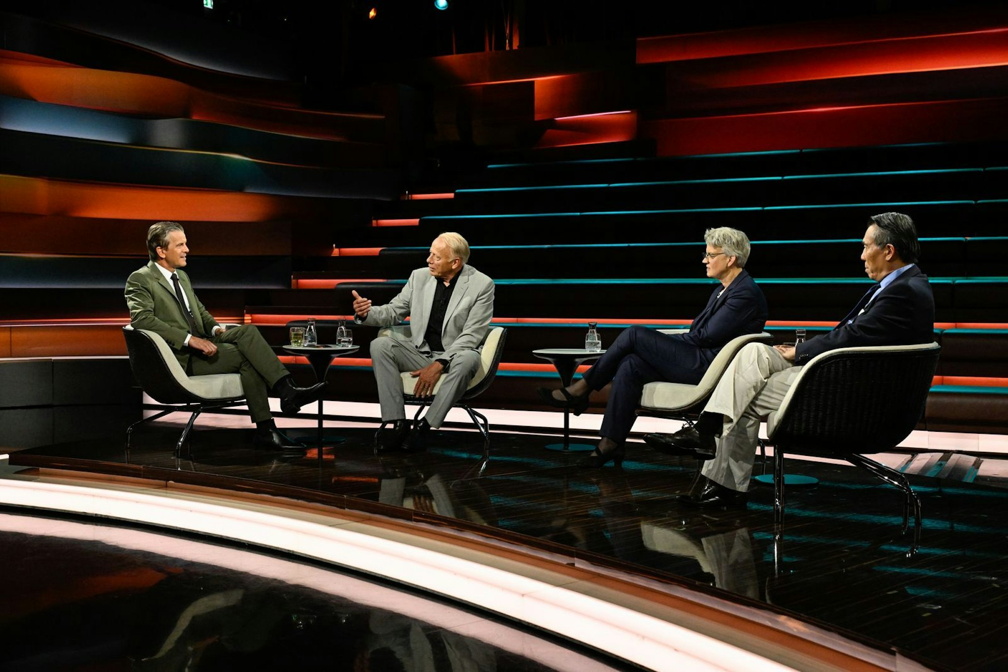 In der Diskussionsrunde von „Markus Lanz“ wurde am Donnerstagabend erhebliche Kritik am Unions-Fraktionsvorsitzenden Jens Spahn laut. (Bild: ZDF / Markus Hertrich)