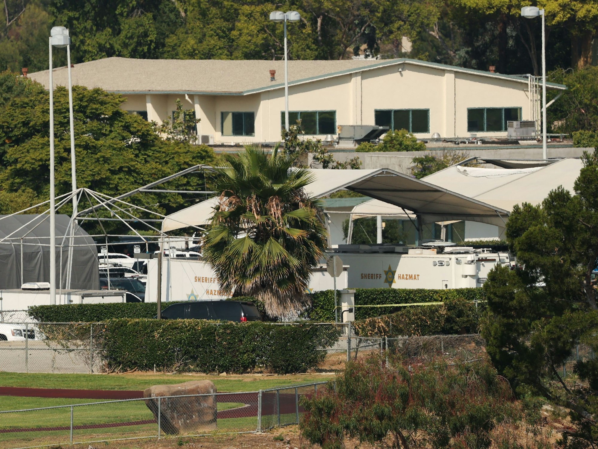 Bei einem „Zwischenfall“ in einer Polizeiausbildungsstätte in Los Angeles sind am Freitag drei Menschen ums Leben gekommen, teilte die US-Regierung mit.