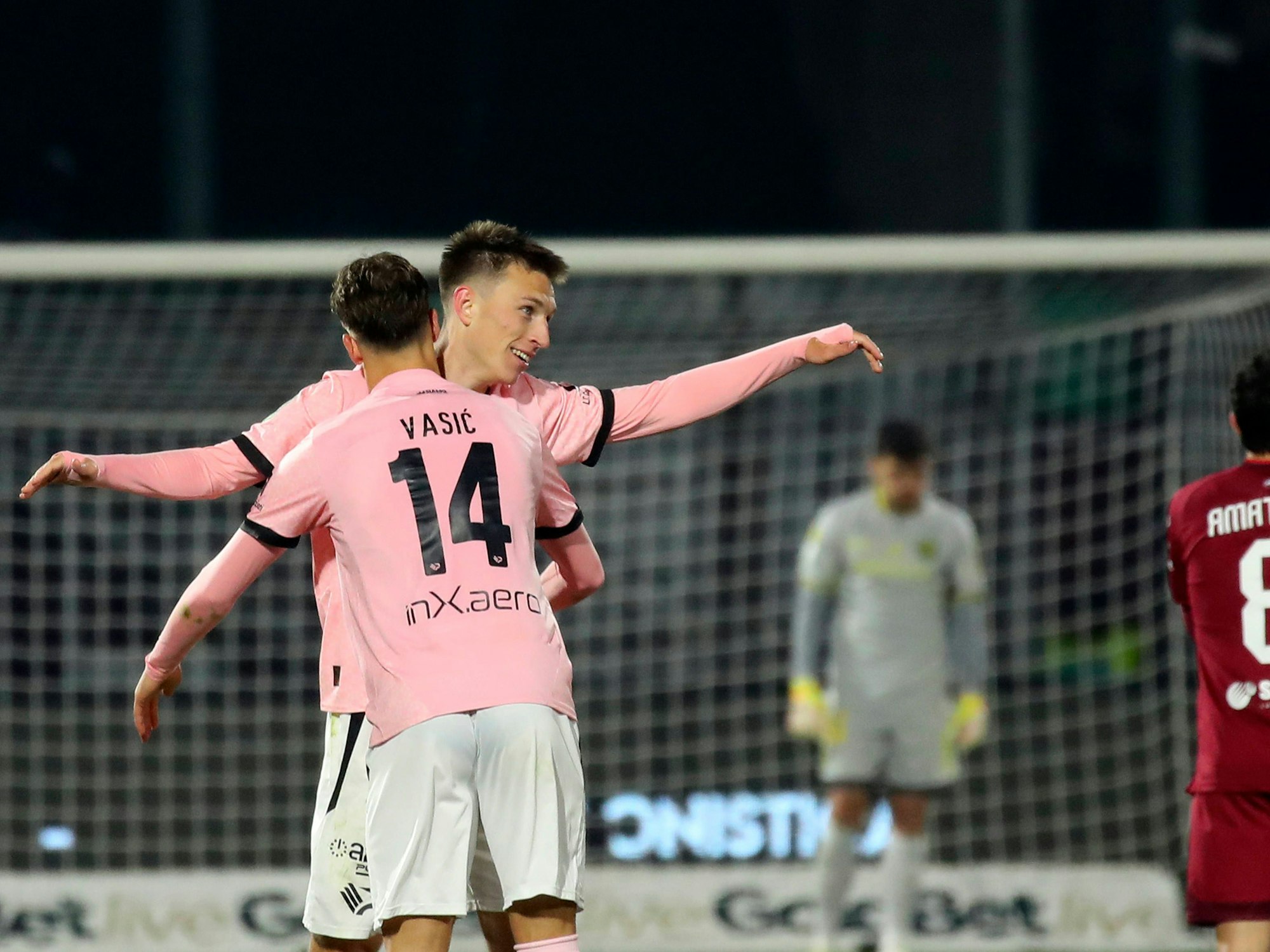 Kristoffer Lund jubelt über einen Treffer.