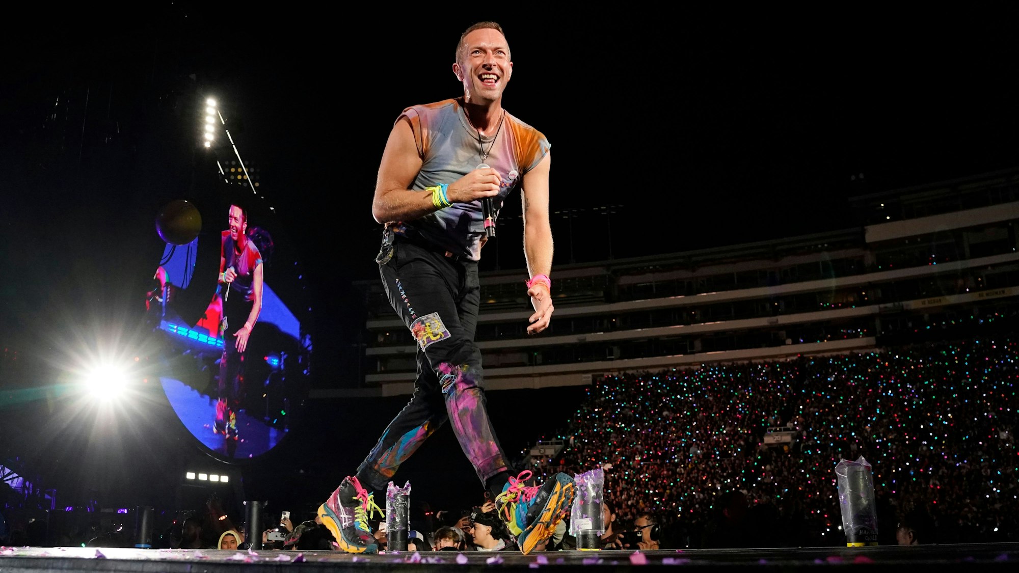 Chris Martin von Coldplay auf der Bühne.