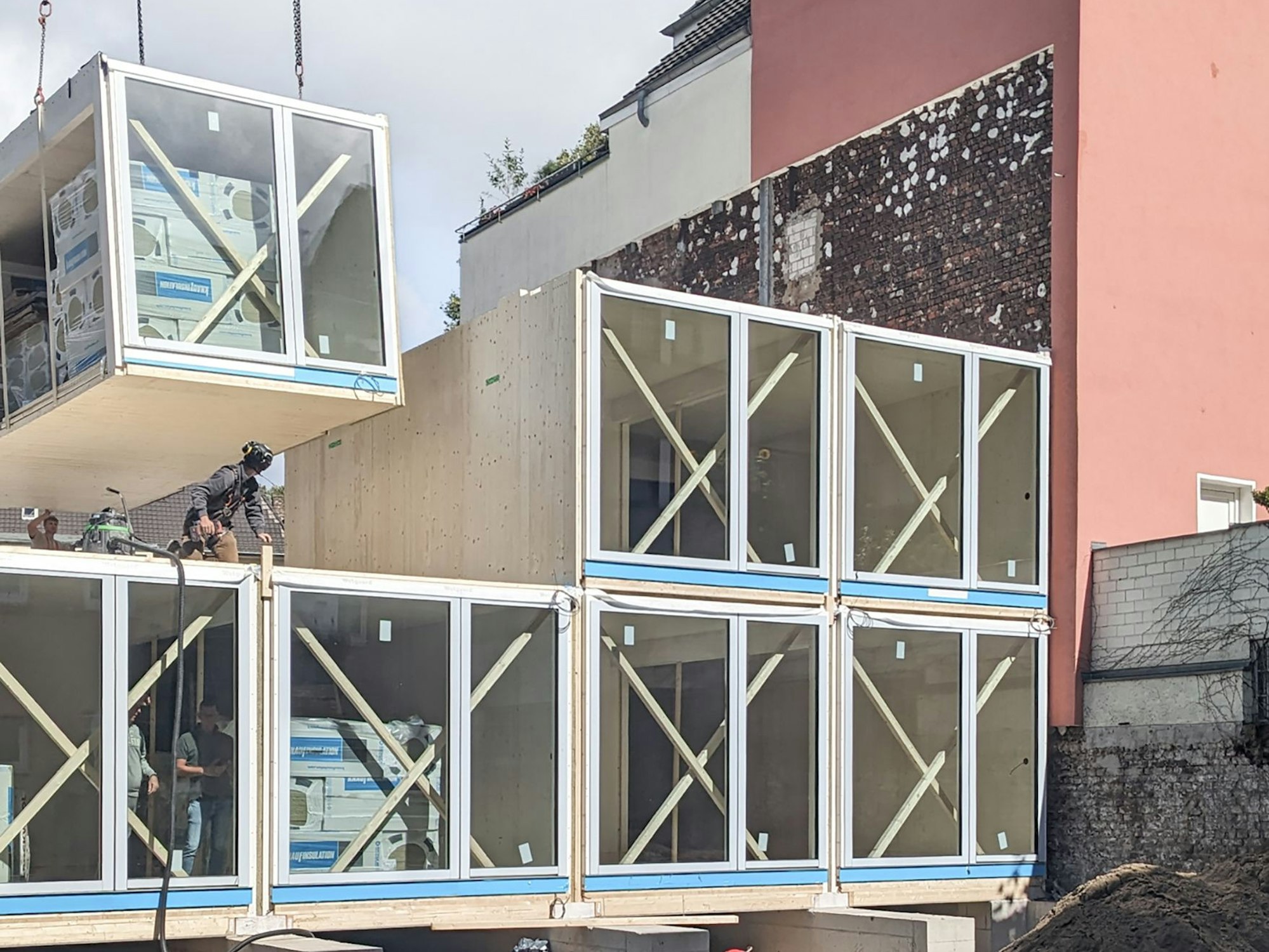 Die Holzmodulbauweise wird in der Kölner Südstadt zum Schließen einer Baulücke angewendet.