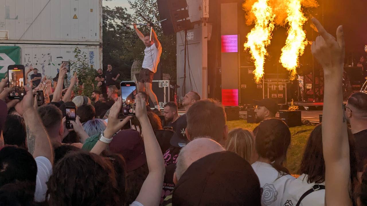Enter Shikari bei ihrem Auftritt an der Kölner Südbrücke