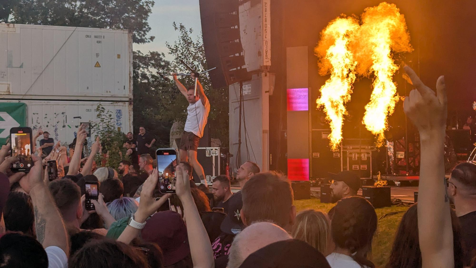Enter Shikari bei ihrem Auftritt an der Kölner Südbrücke
