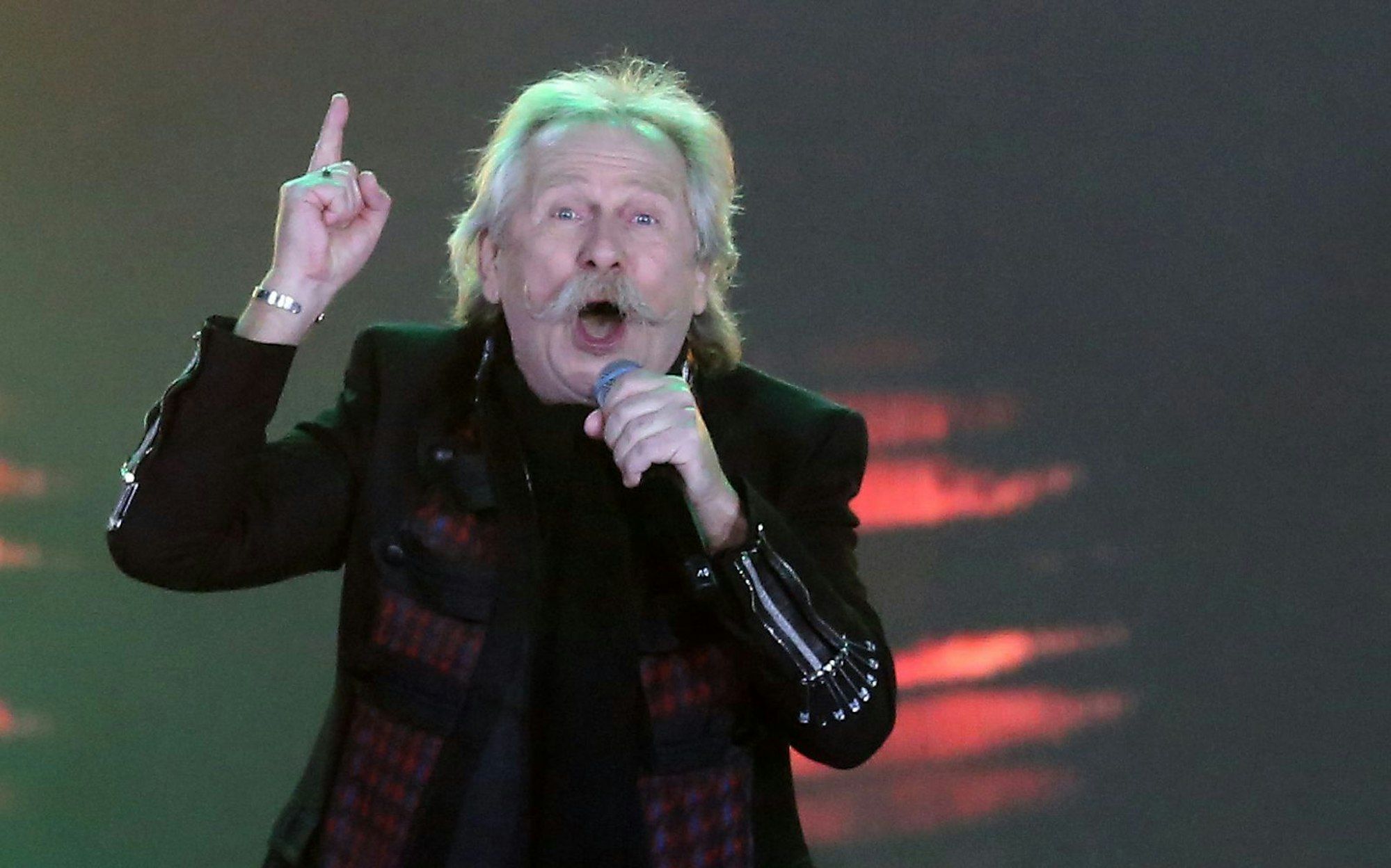 Henning Krautmacher am 31. Dezember 2020 als Frontmann der Kölner Kultband Höhner. „Die Höhner haben bis zu 350 Konzerte pro Jahr gespielt, eine fast schon absurde Zahl“, sagt Krautmacher heute. (Bild: 2021 Getty Images/Adam Berry)