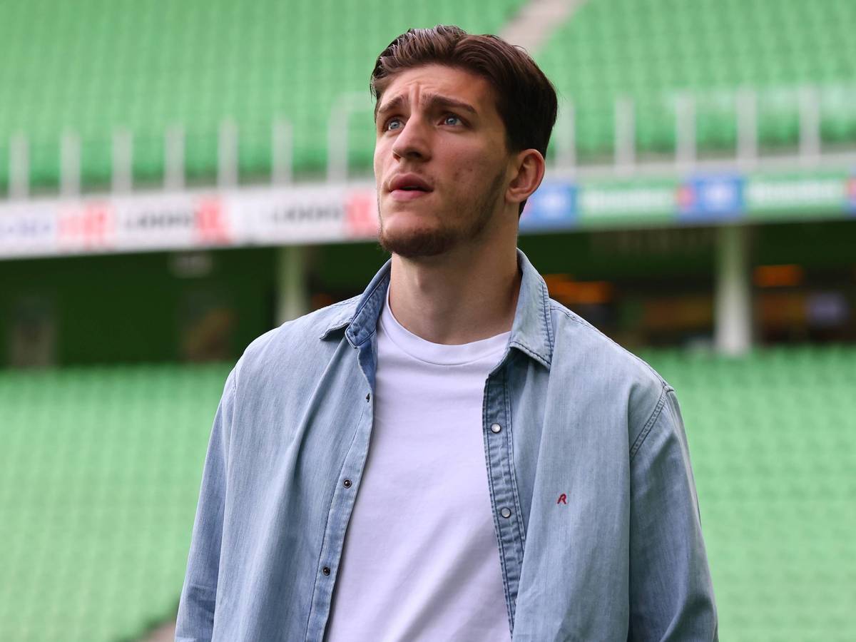 Ahmetcan Kaplan vor dem Ligaspiel von Ajax Amsterdam in Groningen im Stadion. Ahmetcan ist Transfer-Kandidat beim 1. FC Köln.
