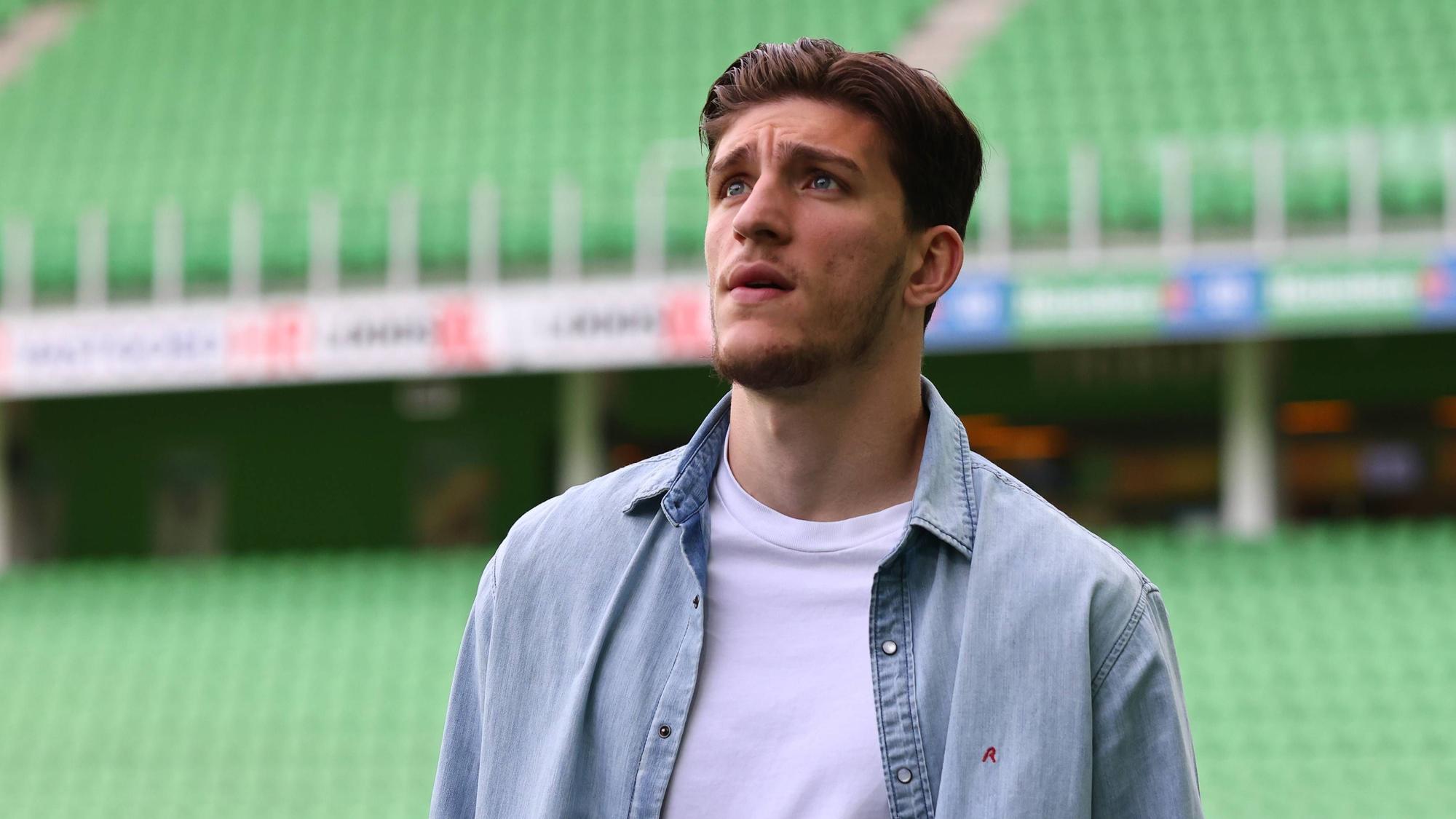 Ahmetcan Kaplan vor dem Ligaspiel von Ajax Amsterdam in Groningen im Stadion. Ahmetcan ist Transfer-Kandidat beim 1. FC Köln.