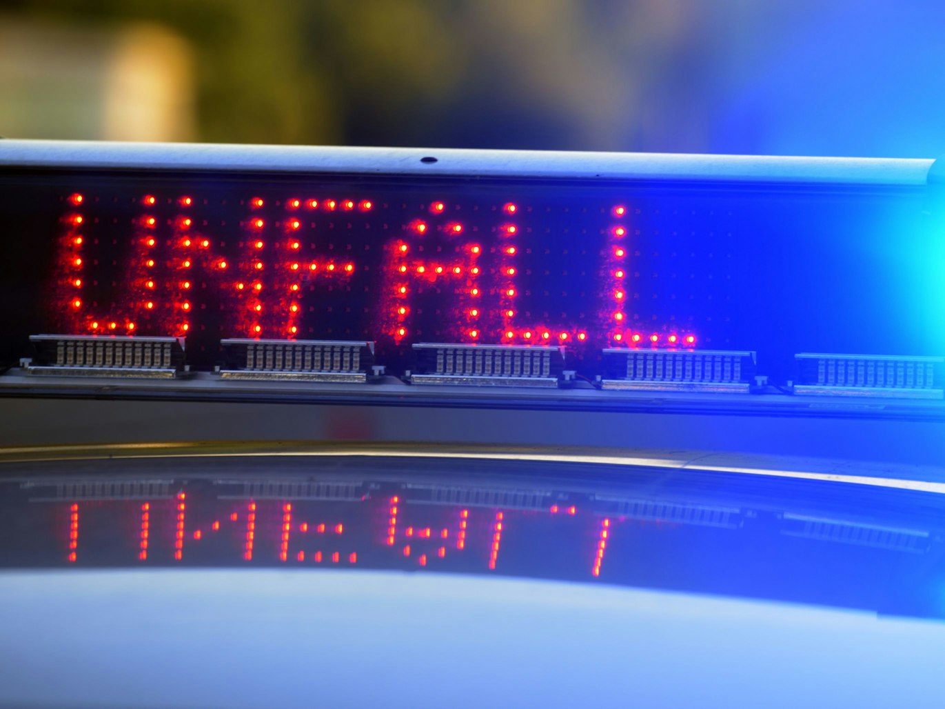 Wegen eines Lkw-Unfalls mussten die A4 und die B477 zeitweise gesperrt werden.