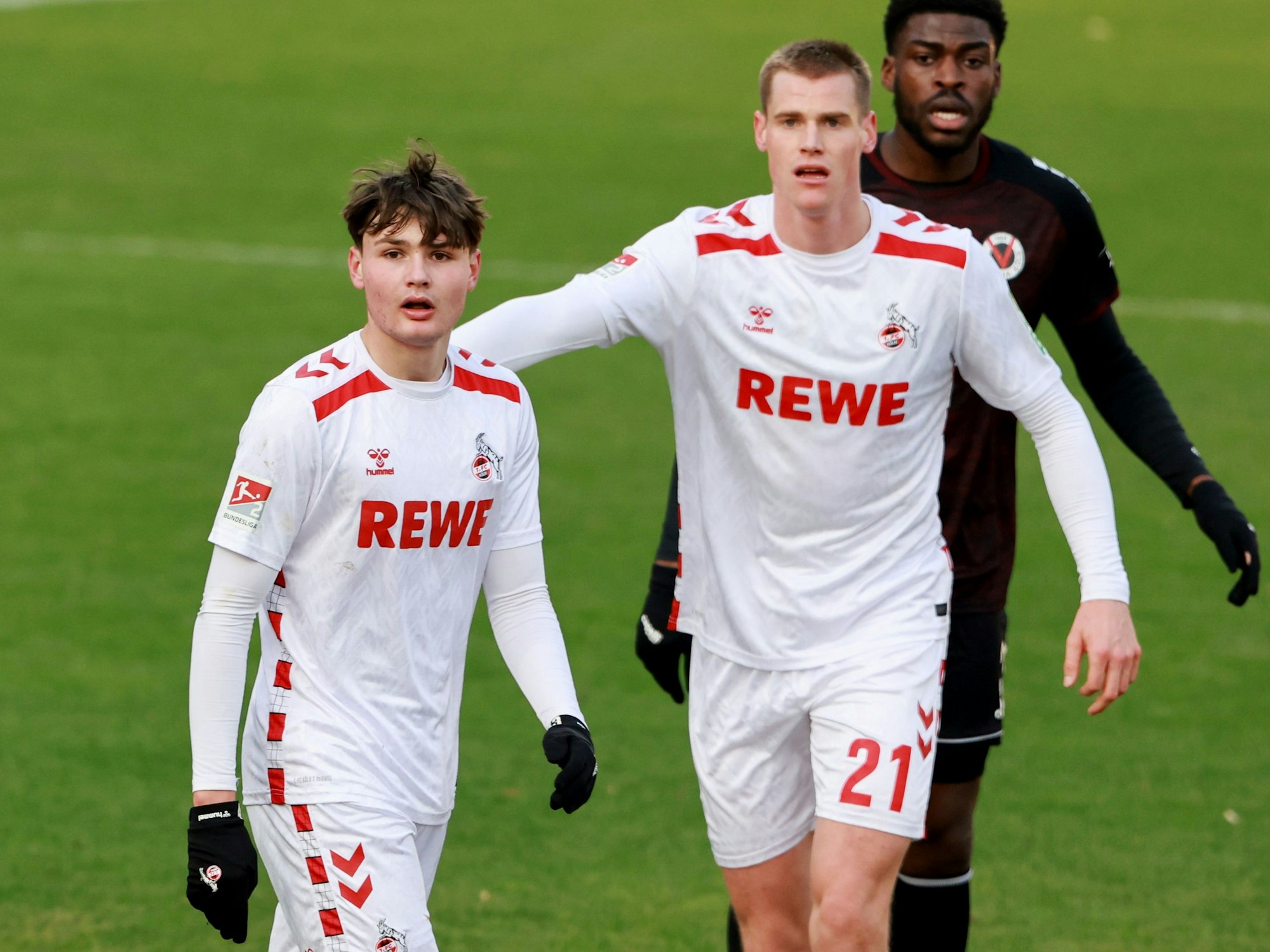 FC-Stürmer Jaka Cuber Potocnik (l.) am 14. Januar 2025 im Testspiel gegen Viktoria Köln.