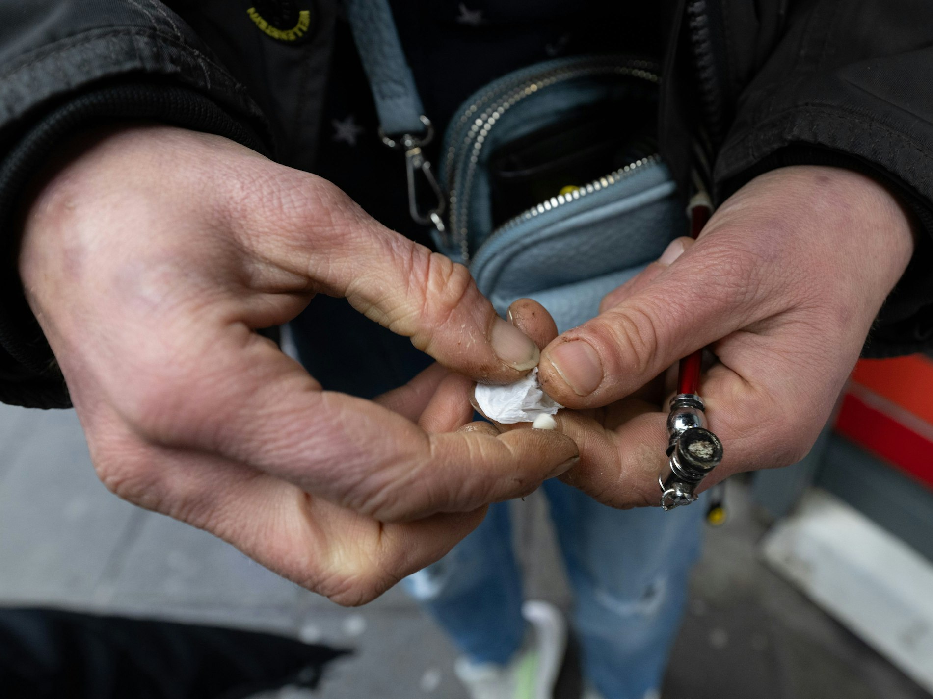 Das Symbolfoto zeigt eine Drogen-Abhängige.
