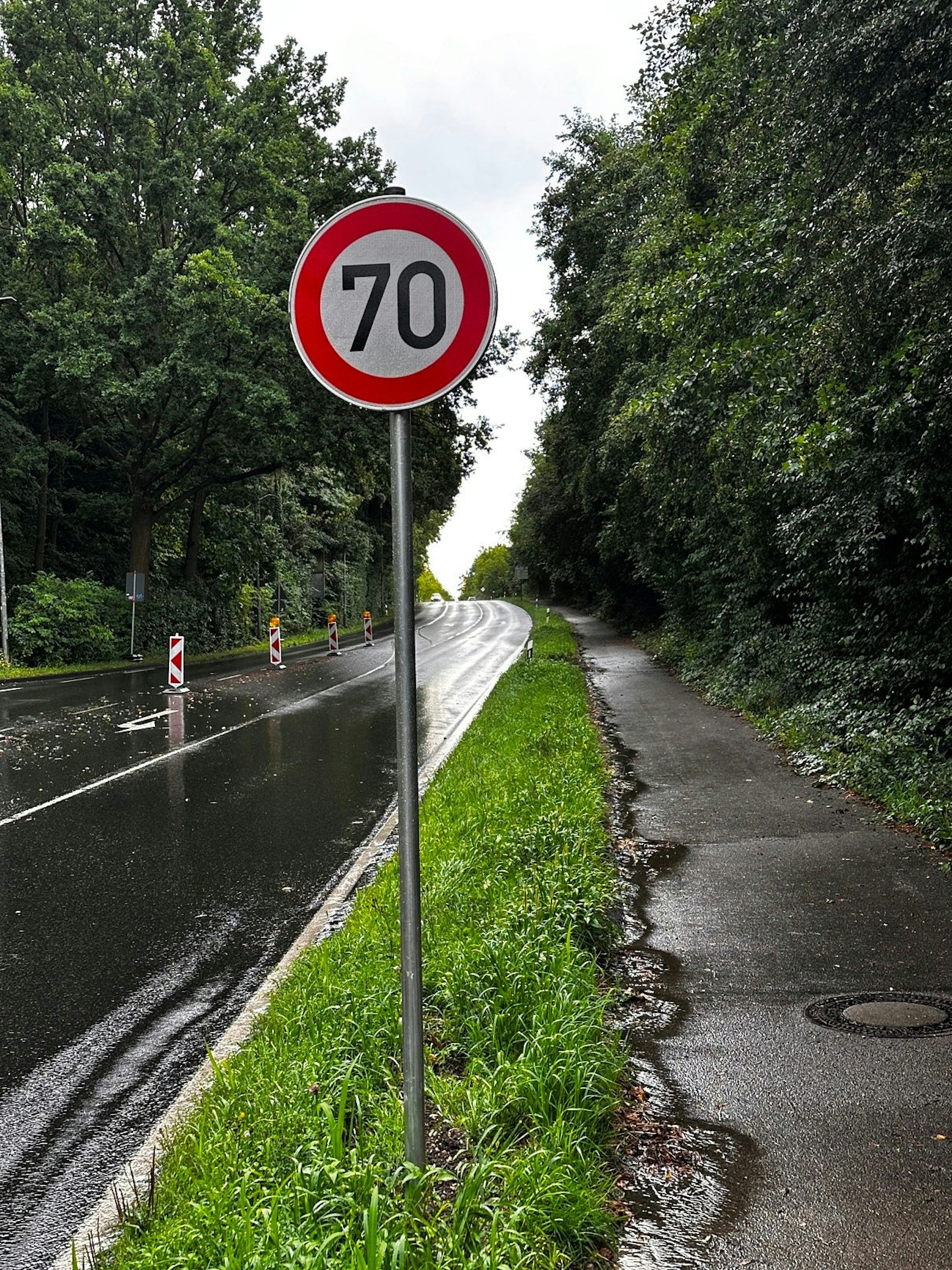 Das neue Tempo-70-Schild an der Frechener Str. in Hürth