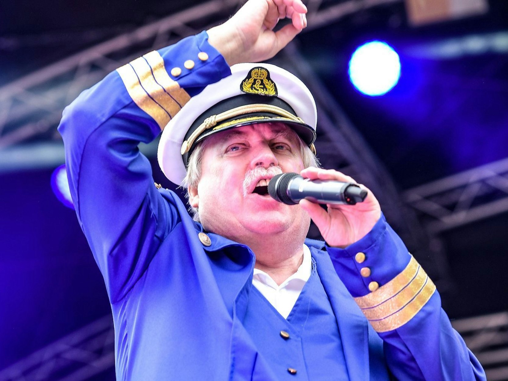 Klaus Baumgart muss wegen einer schmerzhaften Rippenverletzung auf sein Bett verzichten. (Bild: IMAGO / Jan Huebner)