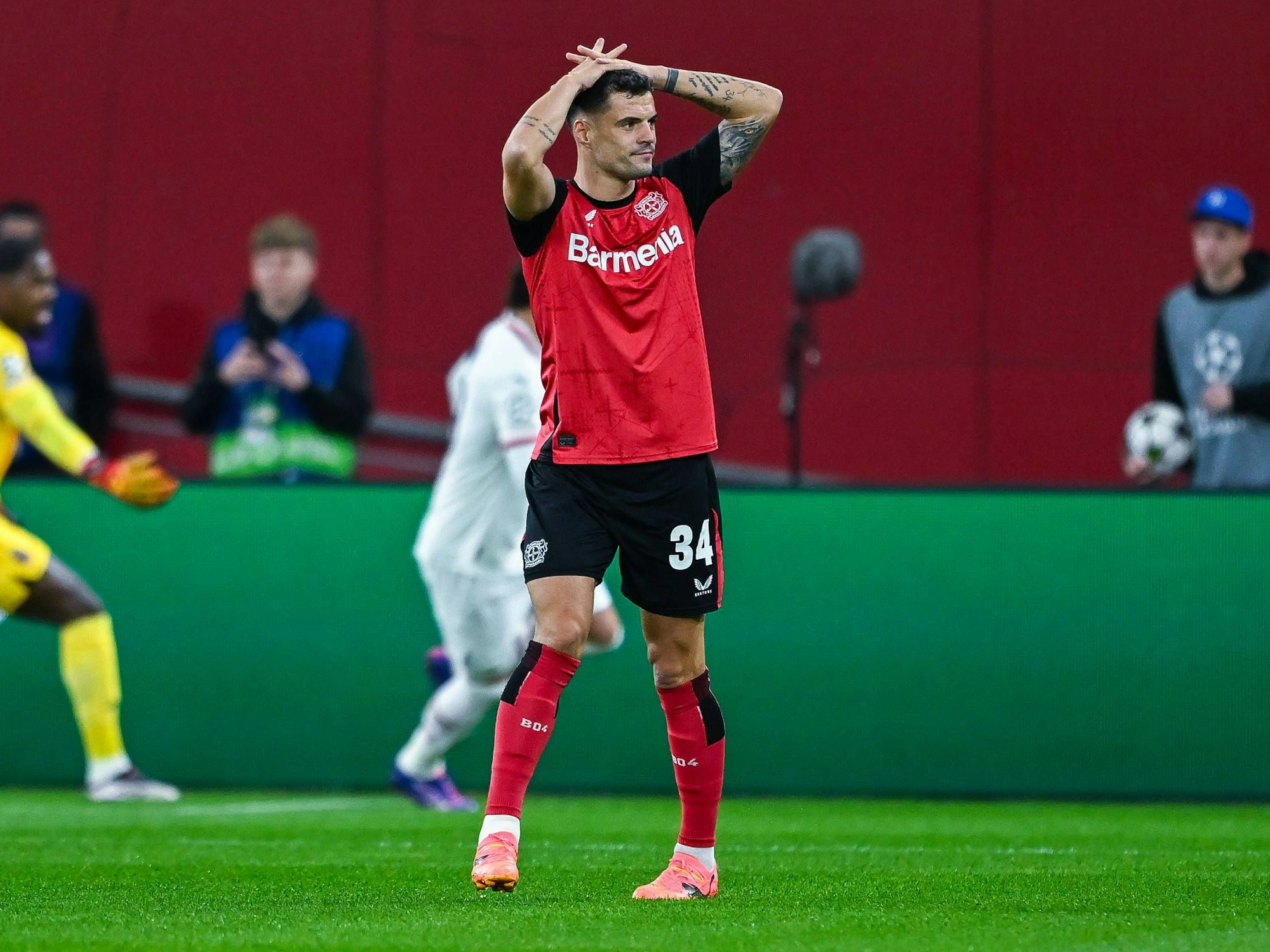 Leverkusens Granit Xhaka am 1. Oktober 2024 in der Champions League gegen die AC Mailand.