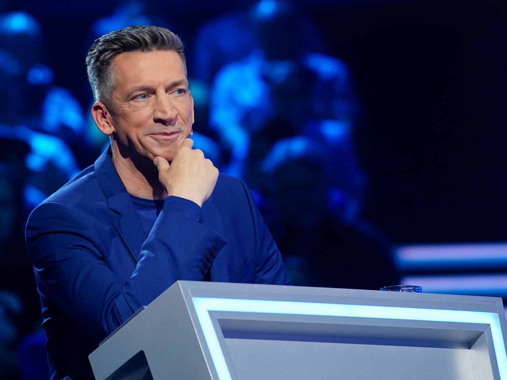 Steffen Hallaschka moderiert bei RTL „7 Richtige – Das Quiz der Besserwisser“.