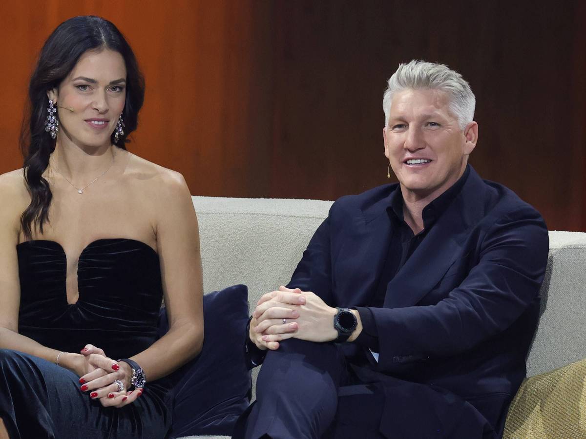 Ana Ivanovic und Bastian Schweinsteiger am 25. November 2023 in der ZDF-Sendung „Wetten dass...“