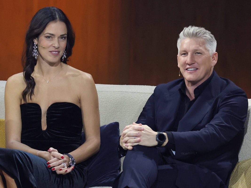 Ana Ivanovic und Bastian Schweinsteiger am 25. November 2023 in der ZDF-Sendung „Wetten dass...“