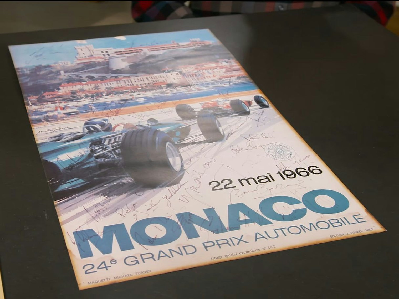 Im Trödel-Angebot diesmal: ein Erinnerungsstück an ein motorsportliches Großereignis, das sich vor fast 60 Jahren abgespielt hatte. Konkret ging es um ein Poster zum 24. Großen Preis von Monaco, datiert auf den 22. Mai 1966. (Bild: ZDF)