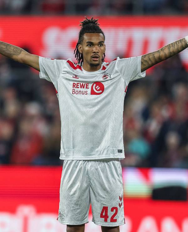 Damion Downs mit fragendem Blick im FC-Trikot.