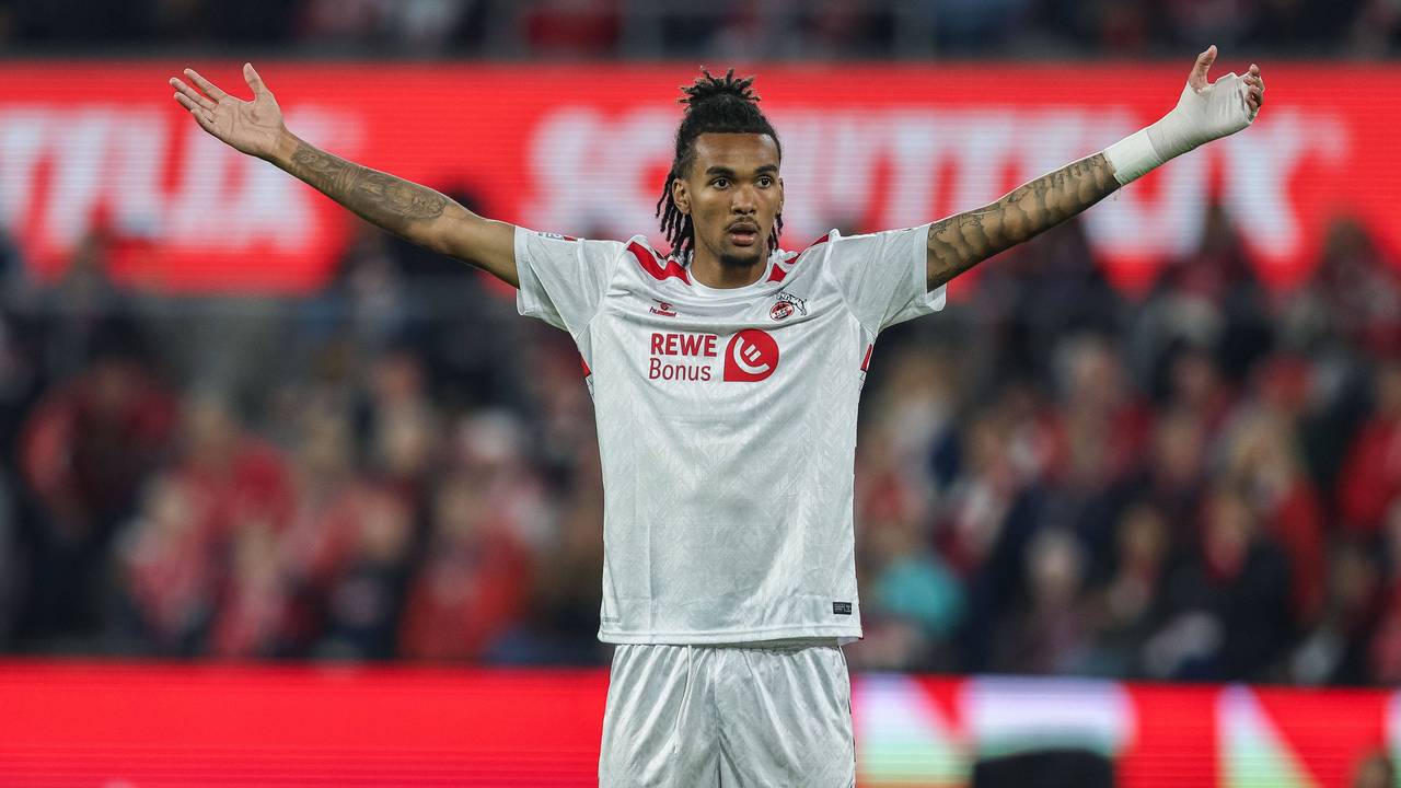 Damion Downs mit fragendem Blick im FC-Trikot.