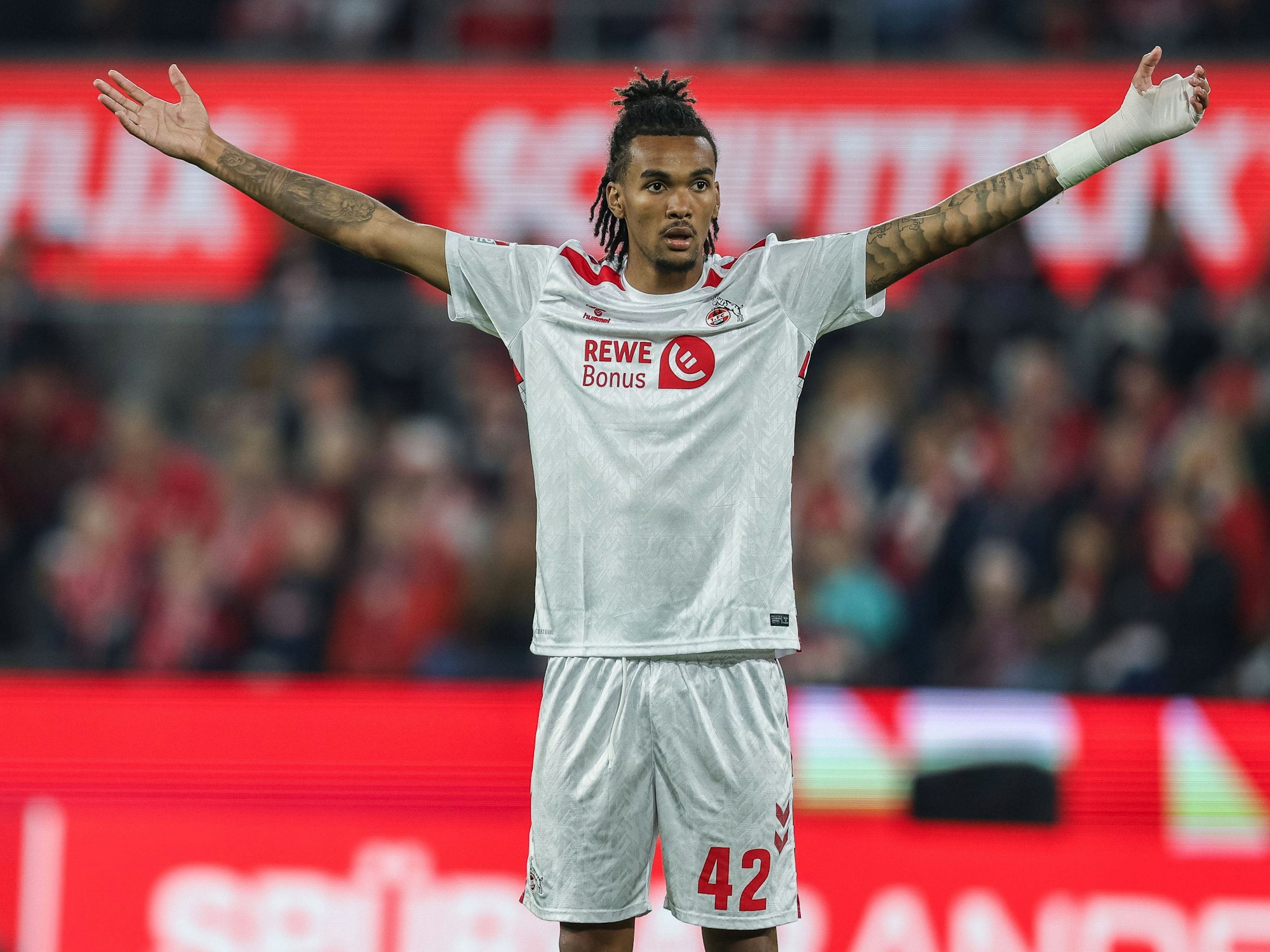 Damion Downs im Spiel gegen Jahn Regensburg.