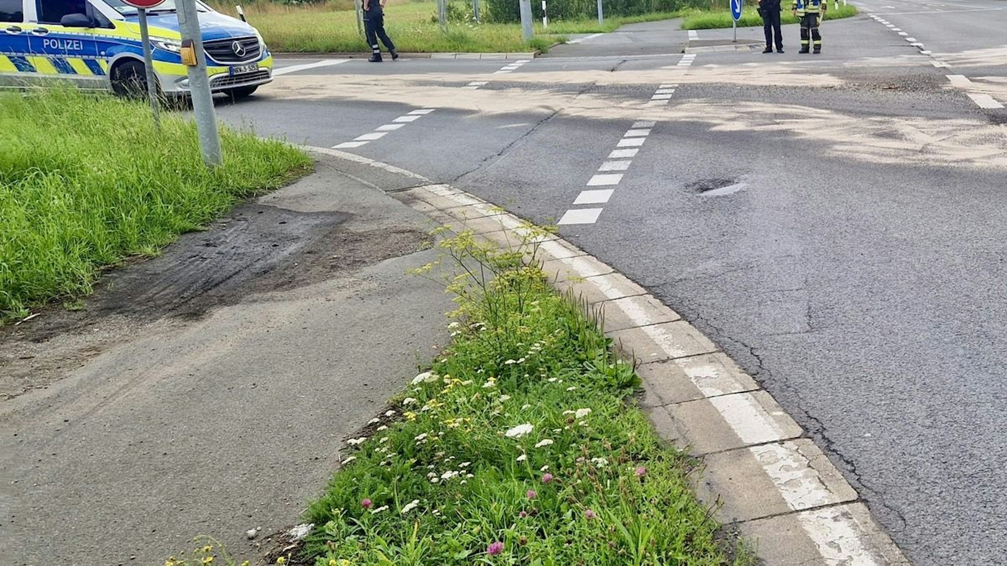 Feuerwehr Hünxe im Einsatz auf der Weseler Straße.