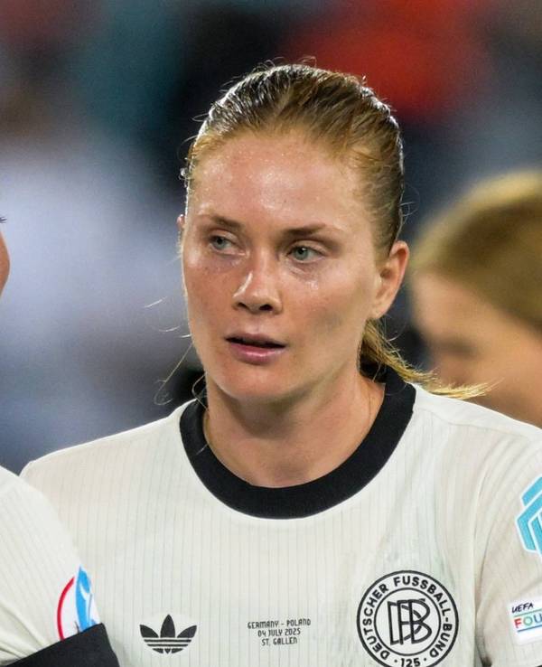 Sjoeke Nüsken und Laura Freigang nach einem Deutschland-Spiel bei der Frauen-EM.
