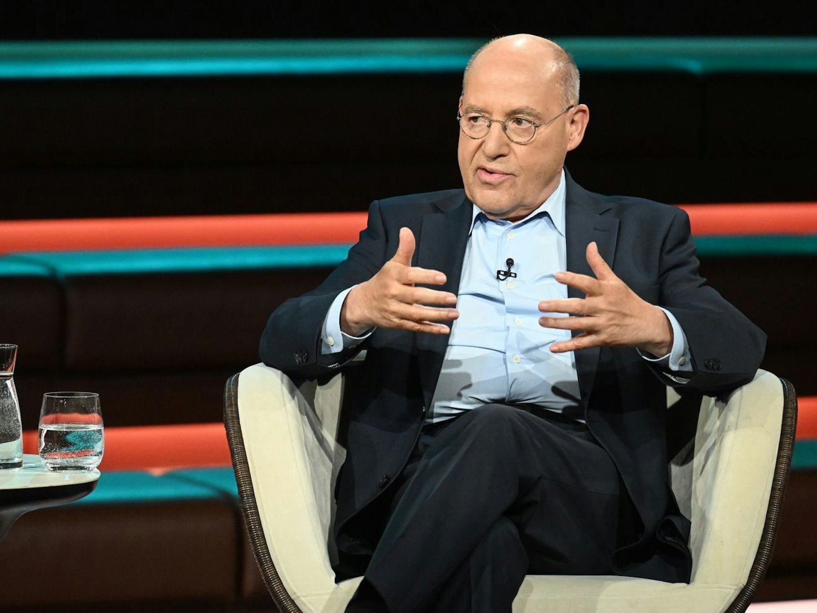 Linken-Politiker Gregor Gysi sprach sich bei „Markus Lanz“ gegen eine allgemeine Wehrpflicht aus. (Bild: ZDF / Cornelia Lehmann)