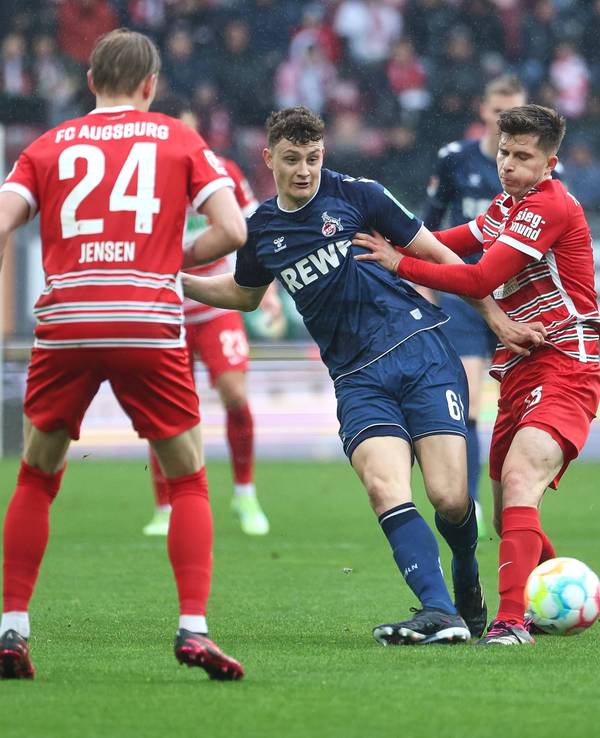 Eric Martel und Elvis Rexhbecaj im Duell um den Ball.
