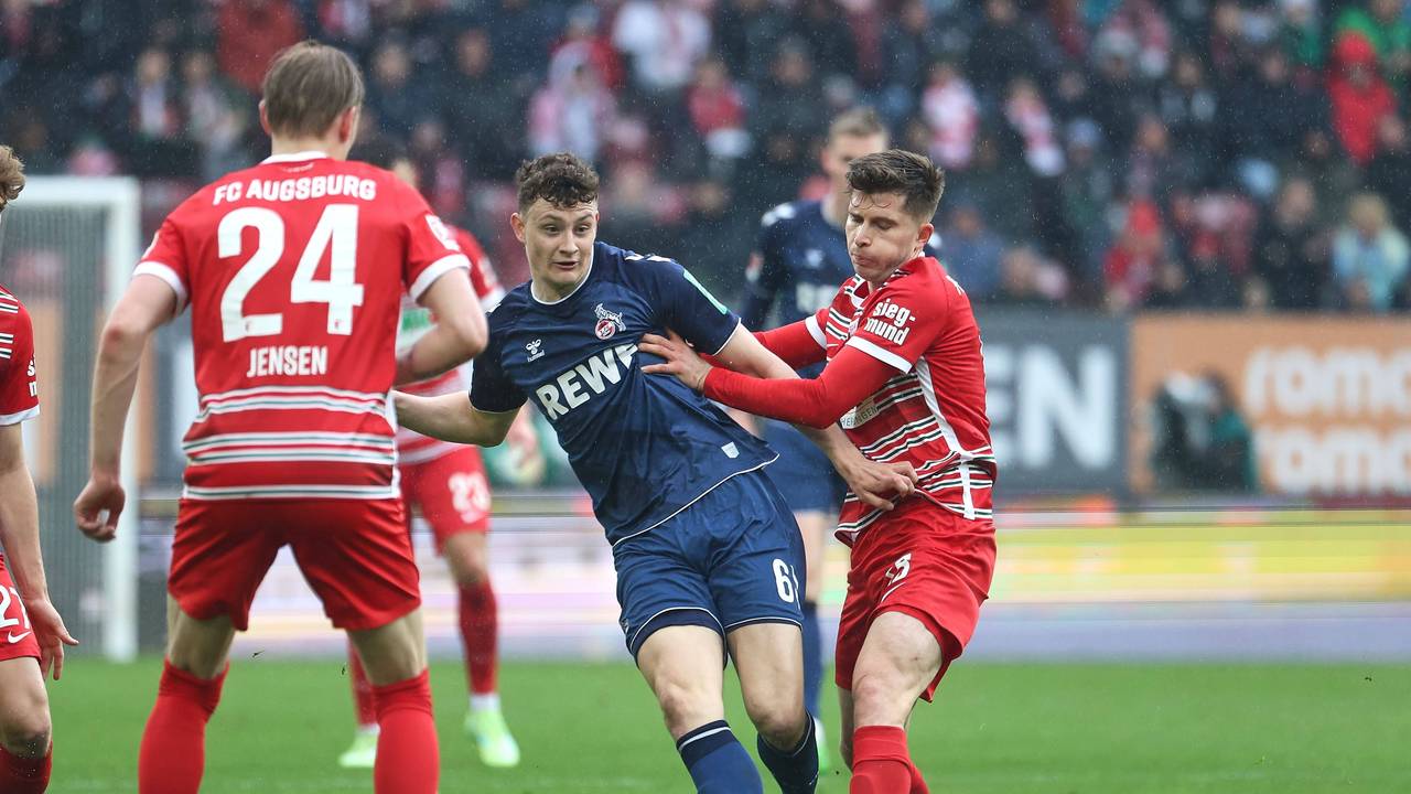 Eric Martel und Elvis Rexhbecaj im Duell um den Ball.