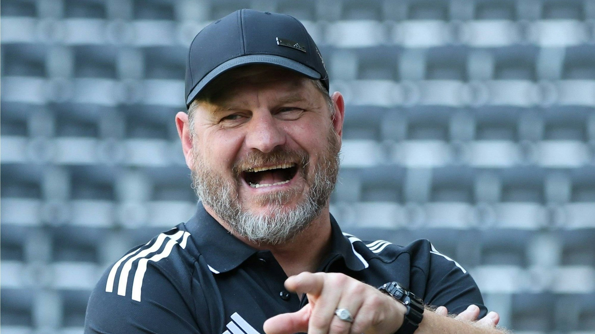 Steffen Baumgart lacht im Trainingslager von Union Berlin.